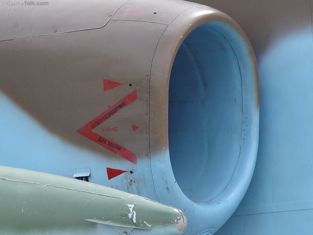 Su-25SM Air intakes