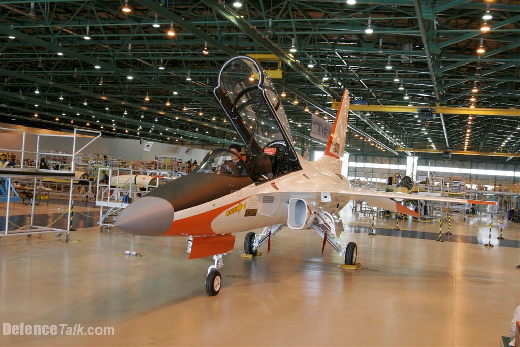 T-50 Advanced Jet Trainer at paris Airshow 2005