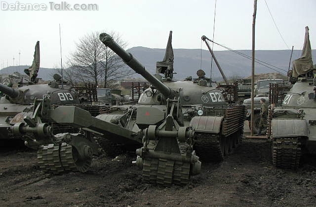T-62 with mineroller