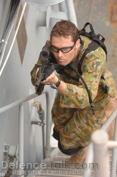 Training onboard the USS Valley Forge - RIMPAC 2006