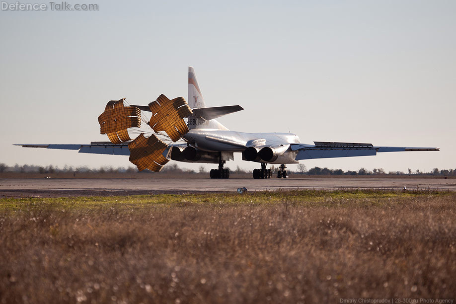 Tu-160 landing