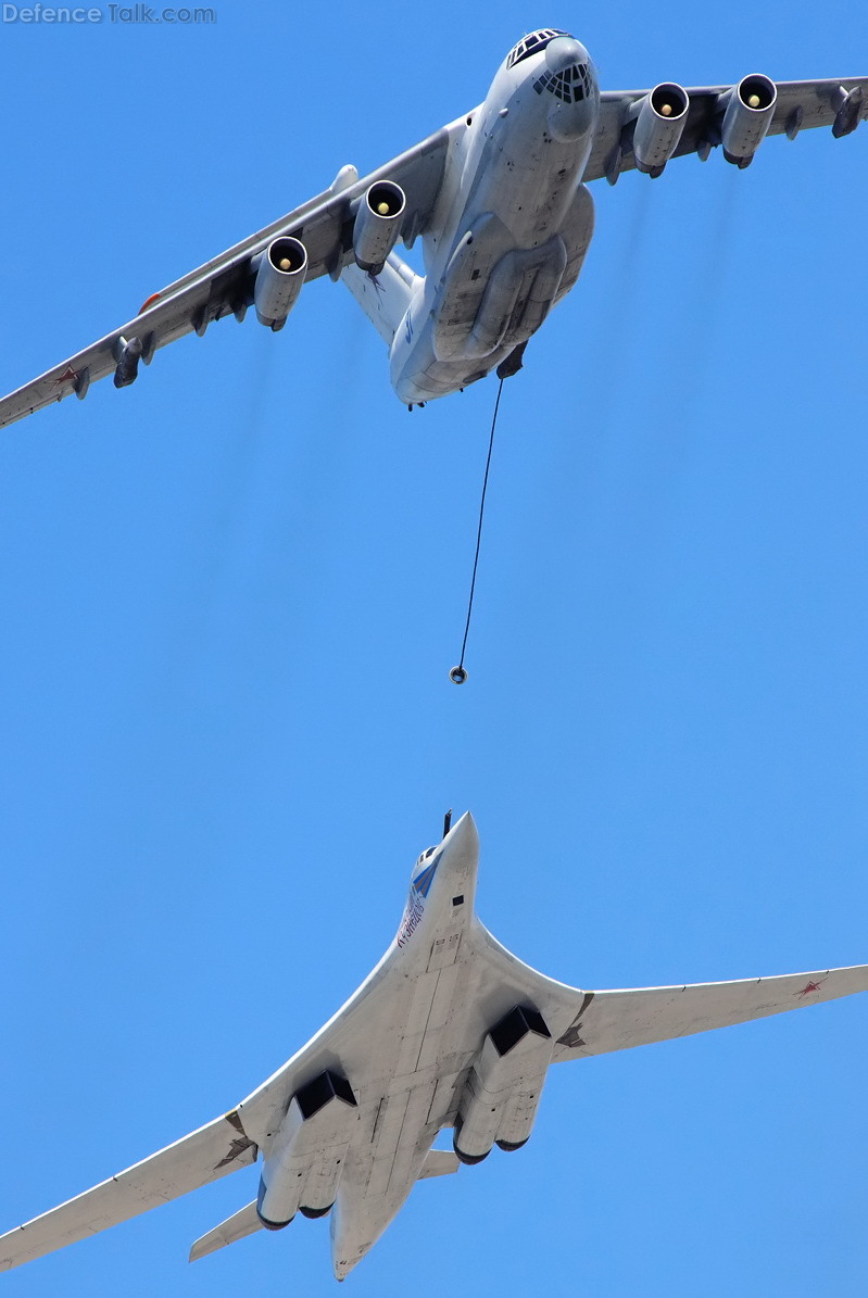 Tu-160 mid-air refueling