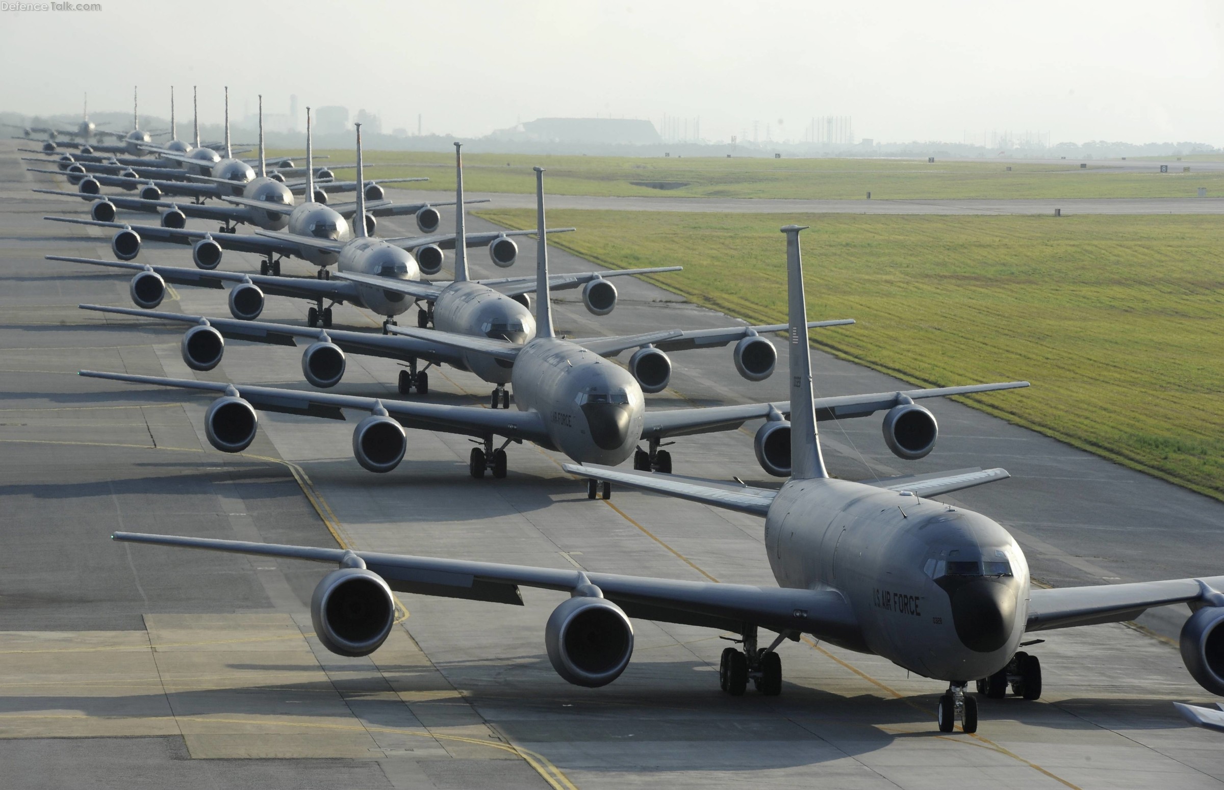 Twelve Air Force KC-135 Stratotankers mass refuel