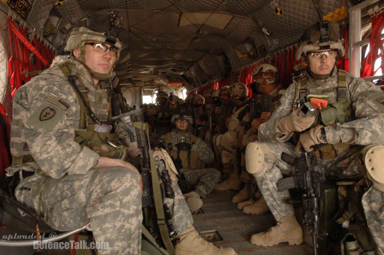 U.S. Army and Iraqi soldiers - Operation Iraqi Freedom