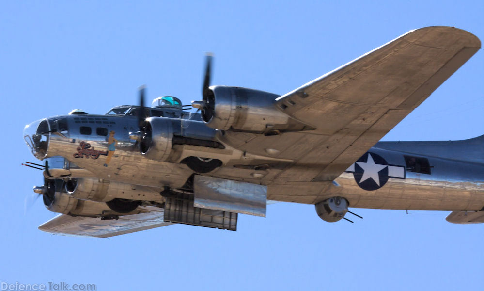 US Army Air Corps B-17 Flying Fortress Heavy Bomber