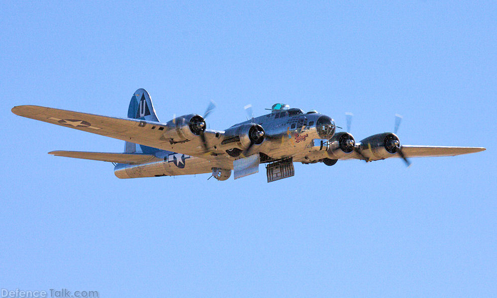 US Army Air Corps B-17 Flying Fortress Heavy Bomber