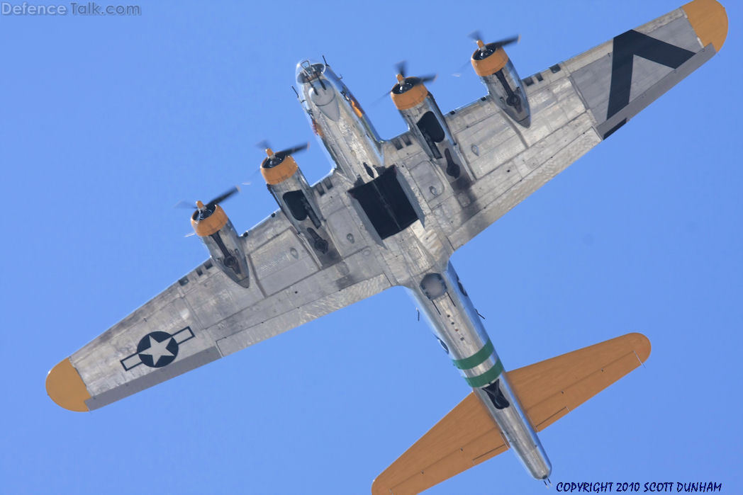 US Army Air Corps B-17 Flying Fortress Heavy Bomber