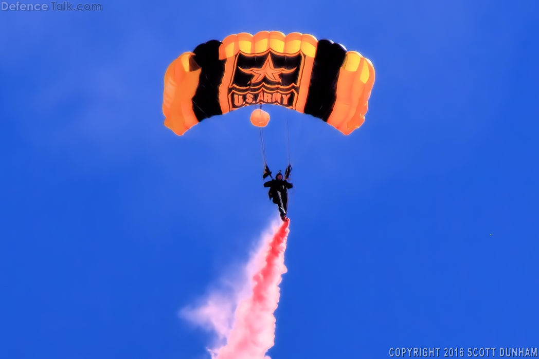 US Army Golden Knights Parachute Team