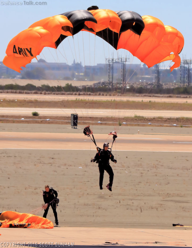 US Army Golden Knights Parachute Team