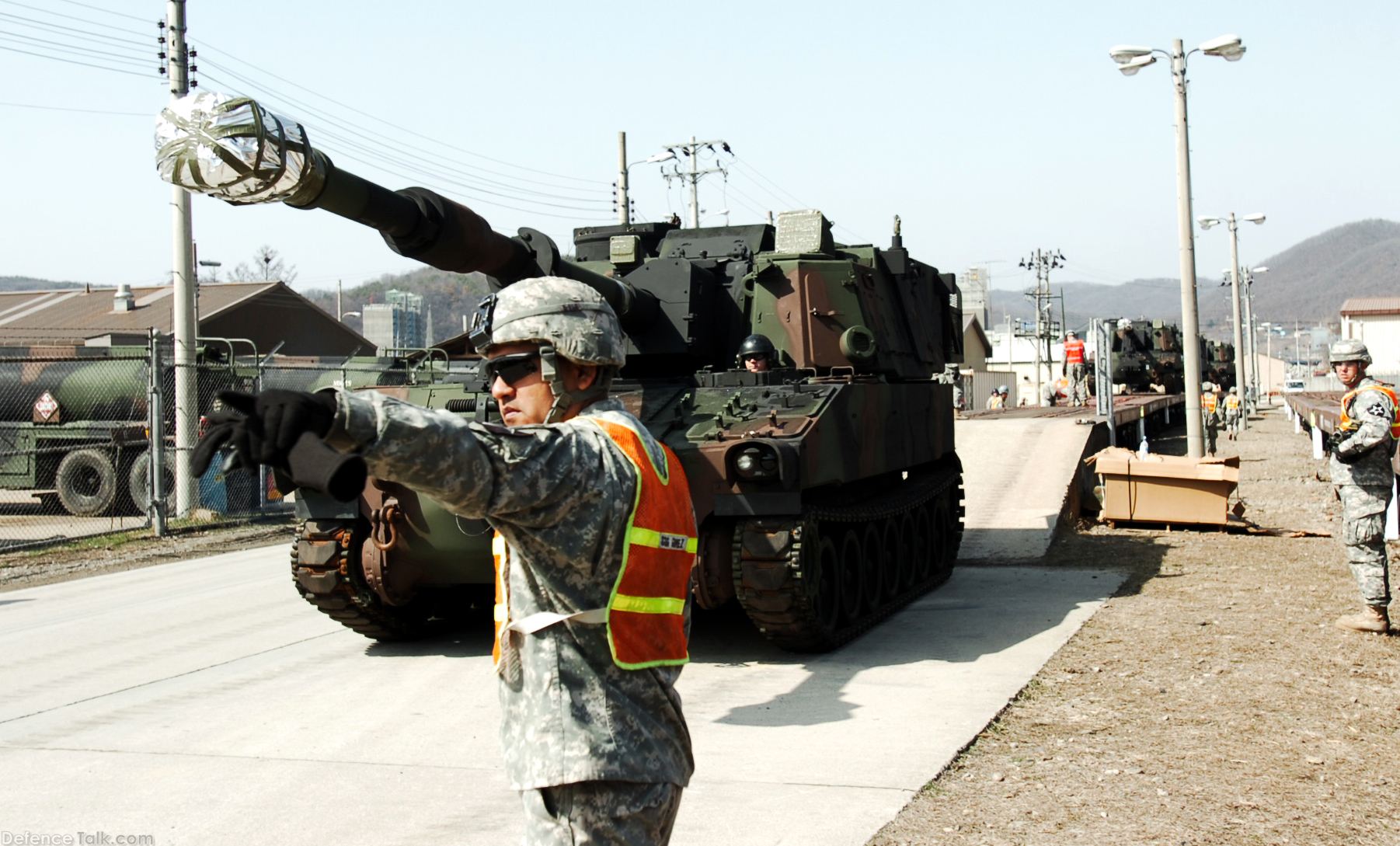 US Army M109A6 Paladin