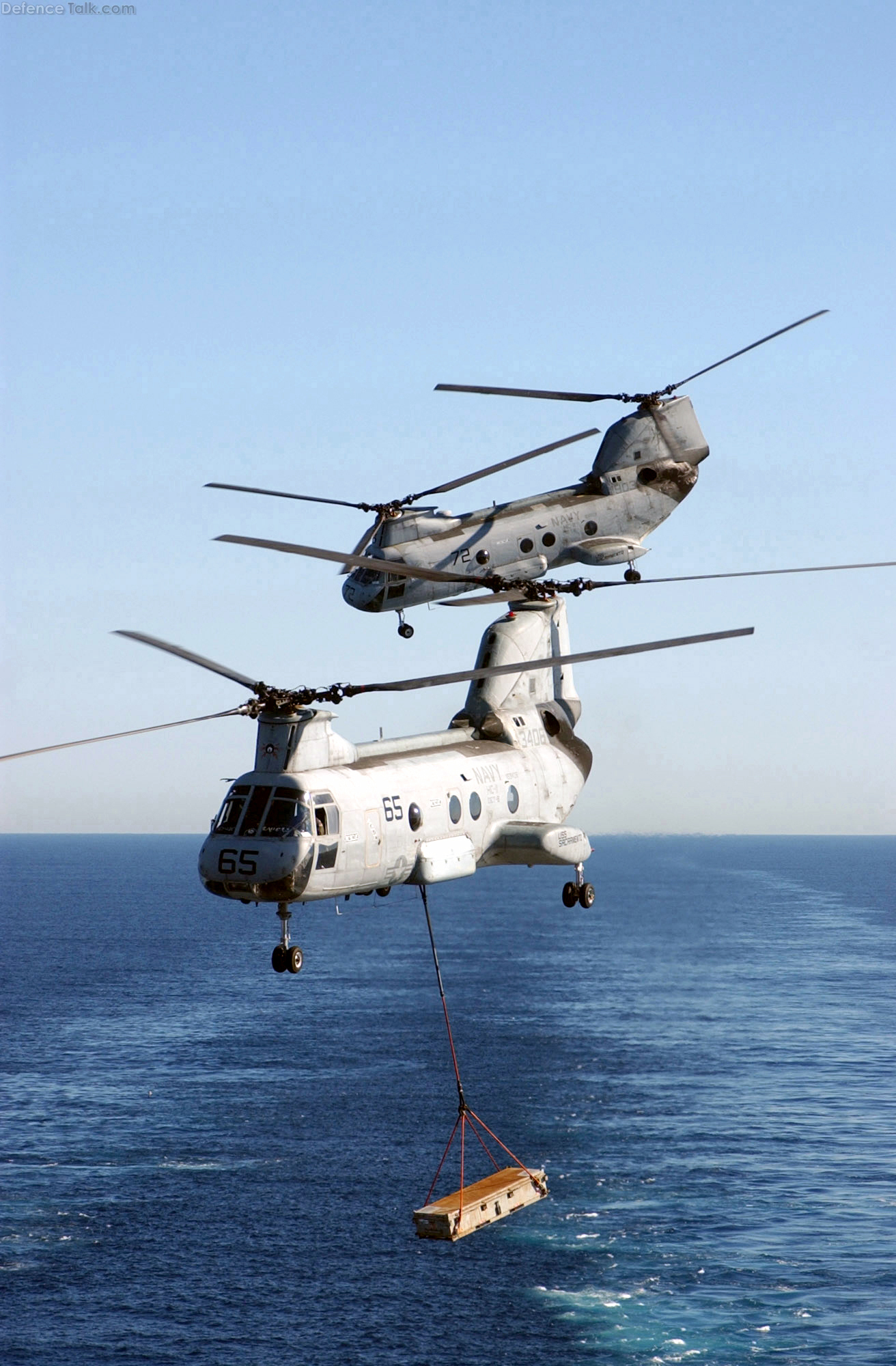 US Navy CH-46 helicopter