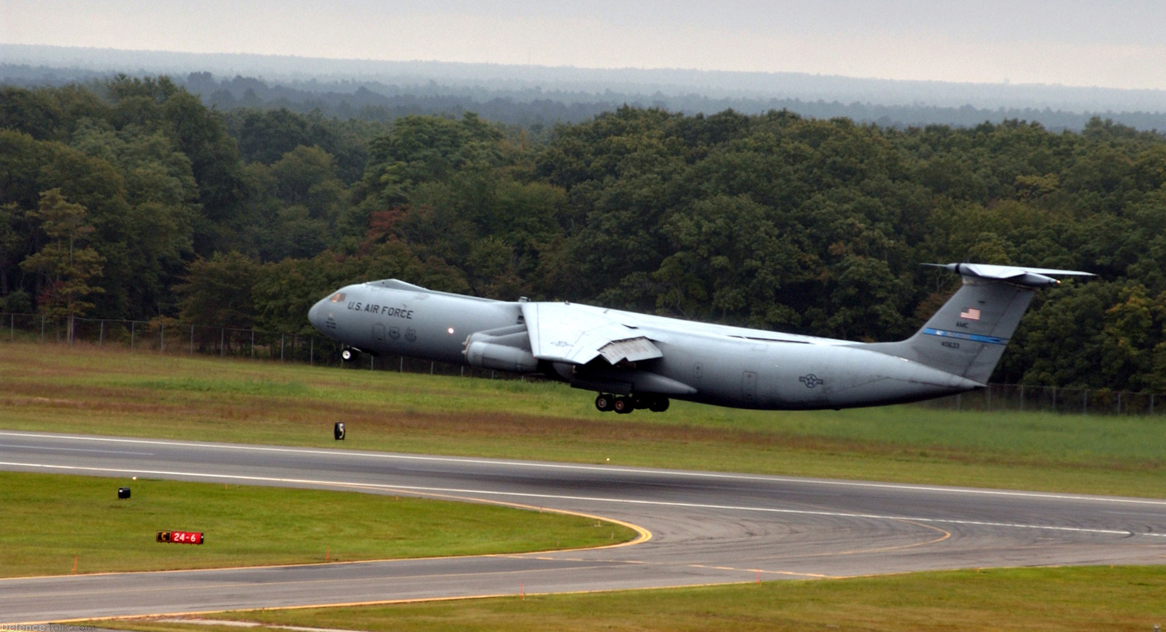 USAF C-141B Starlifter