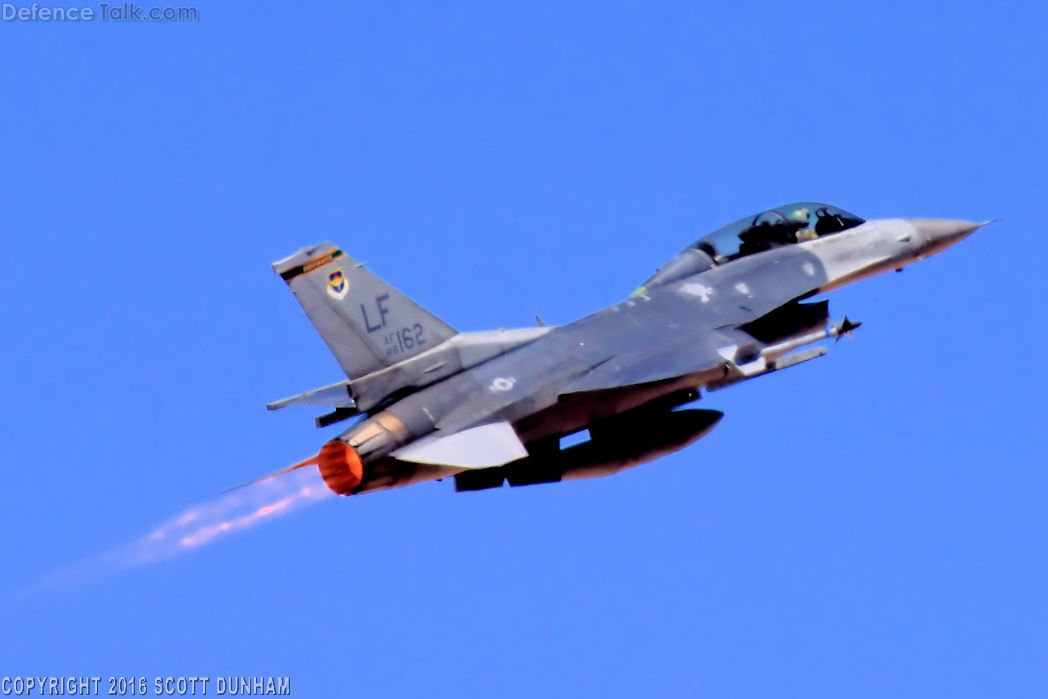 USAF F-16 Viper Fighter Aircraft