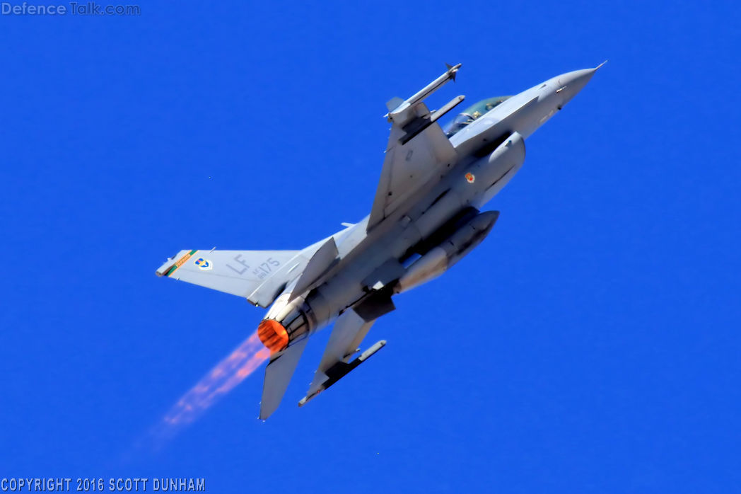 USAF F-16 Viper Fighter Aircraft