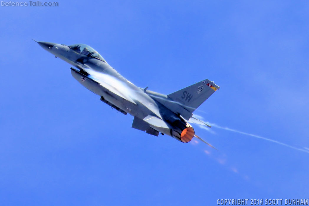 USAF F-16 Viper Fighter Aircraft