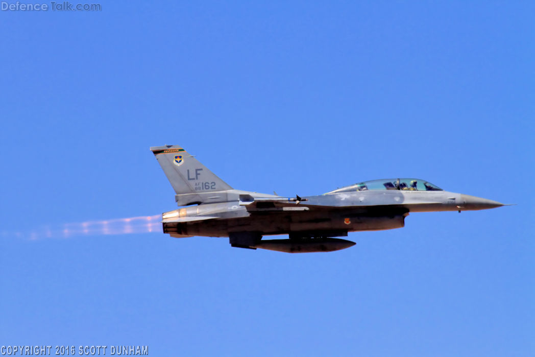 USAF F-16 Viper Fighter Aircraft