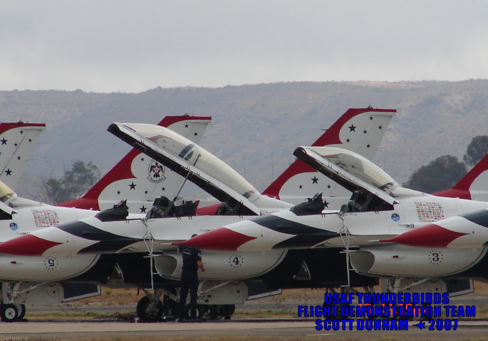 USAF Thunderbirds F-16 Falcon