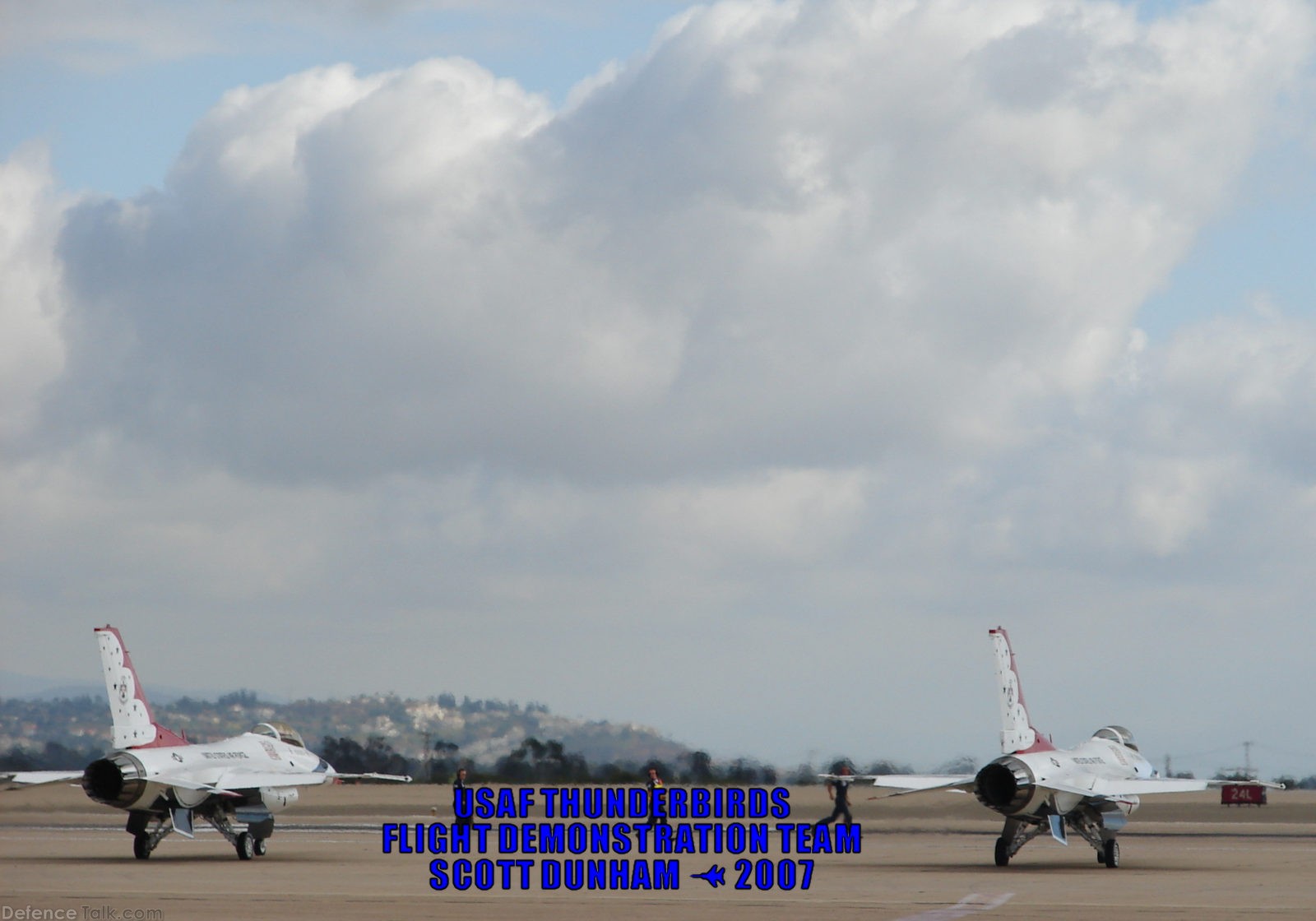 USAF Thunderbirds F-16 Falcon