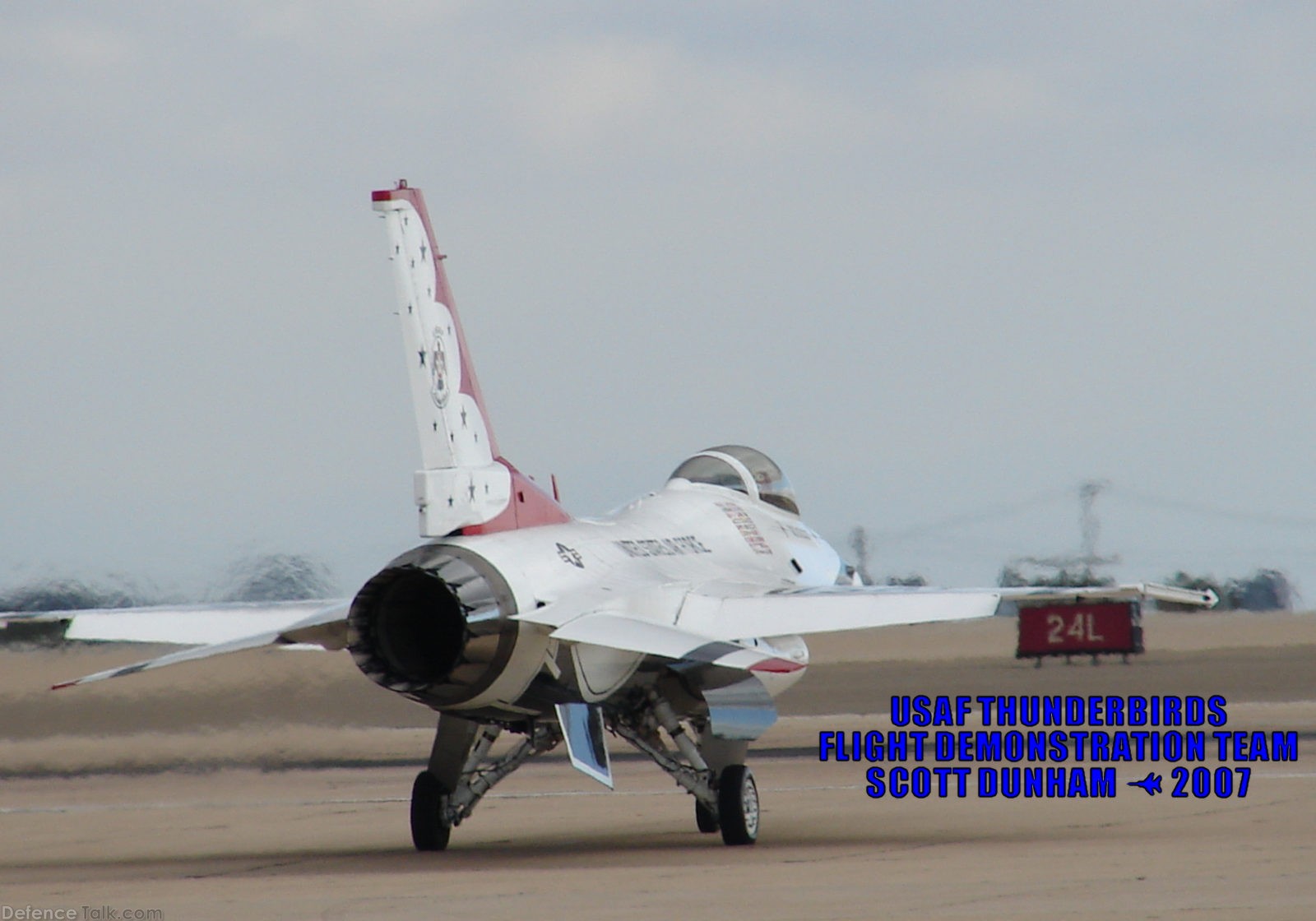 USAF Thunderbirds F-16 Falcon