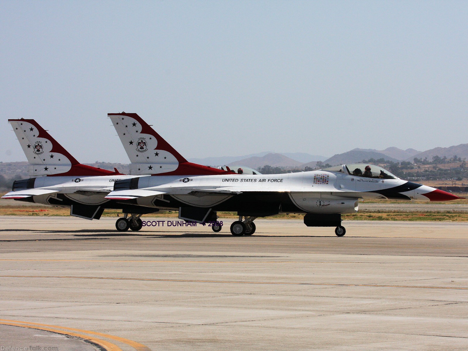 USAF Thunderbirds Flight Demonstration Team F-16 Falcon