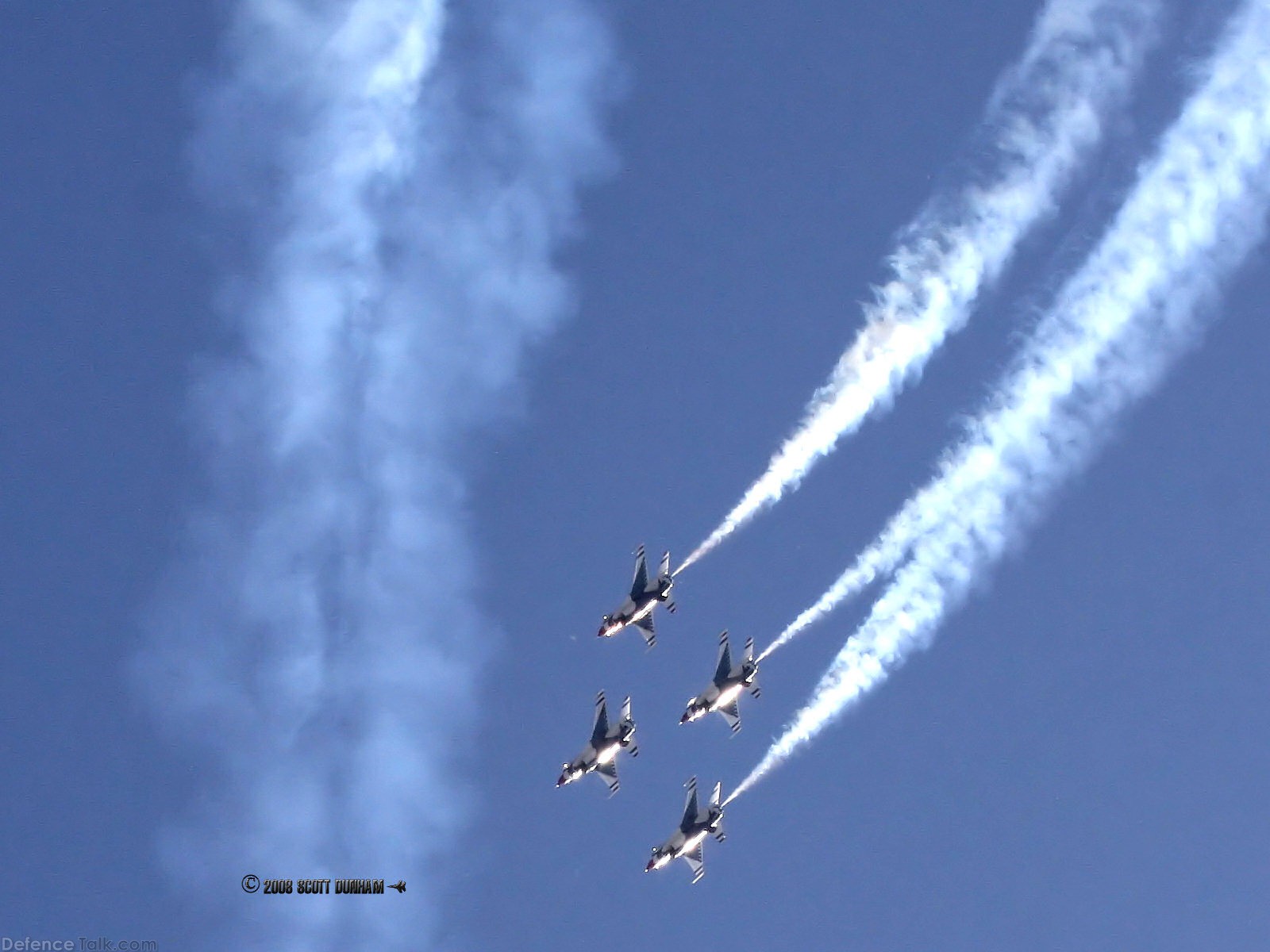 USAF Thunderbirds Flight Demonstration Team F-16 Falcon