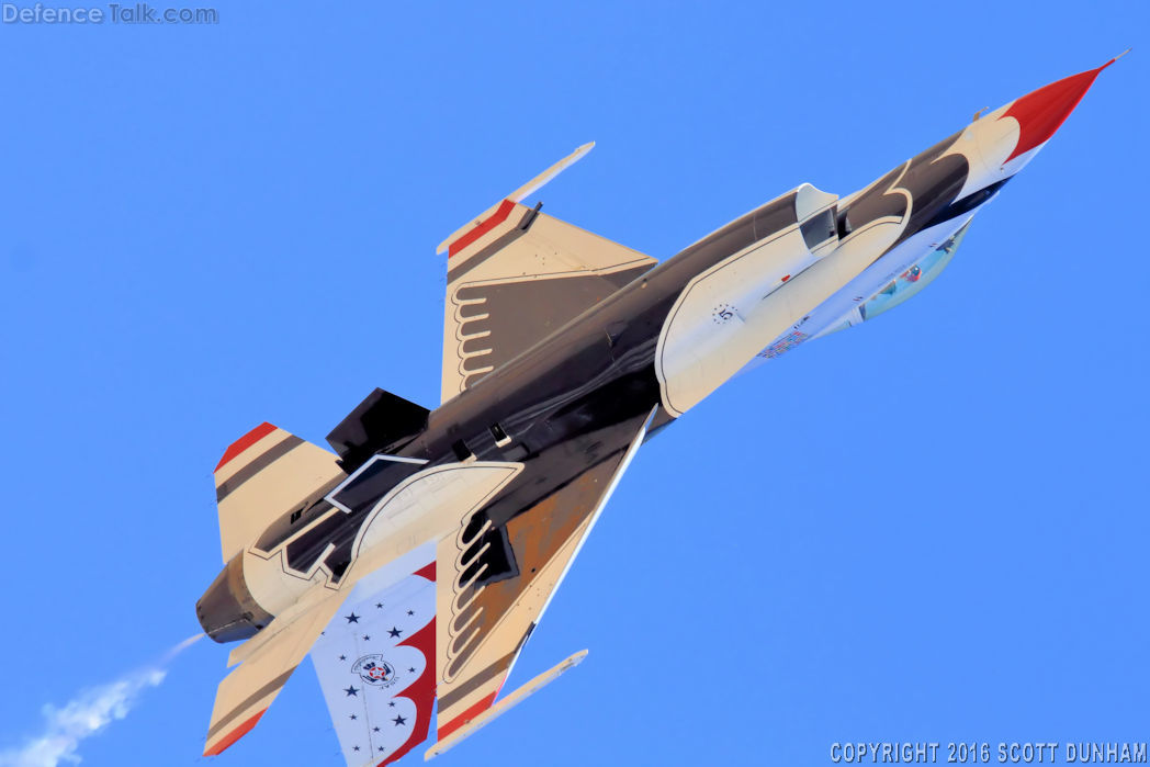 USAF Thunderbirds Flight Demonstration Team F-16 Viper