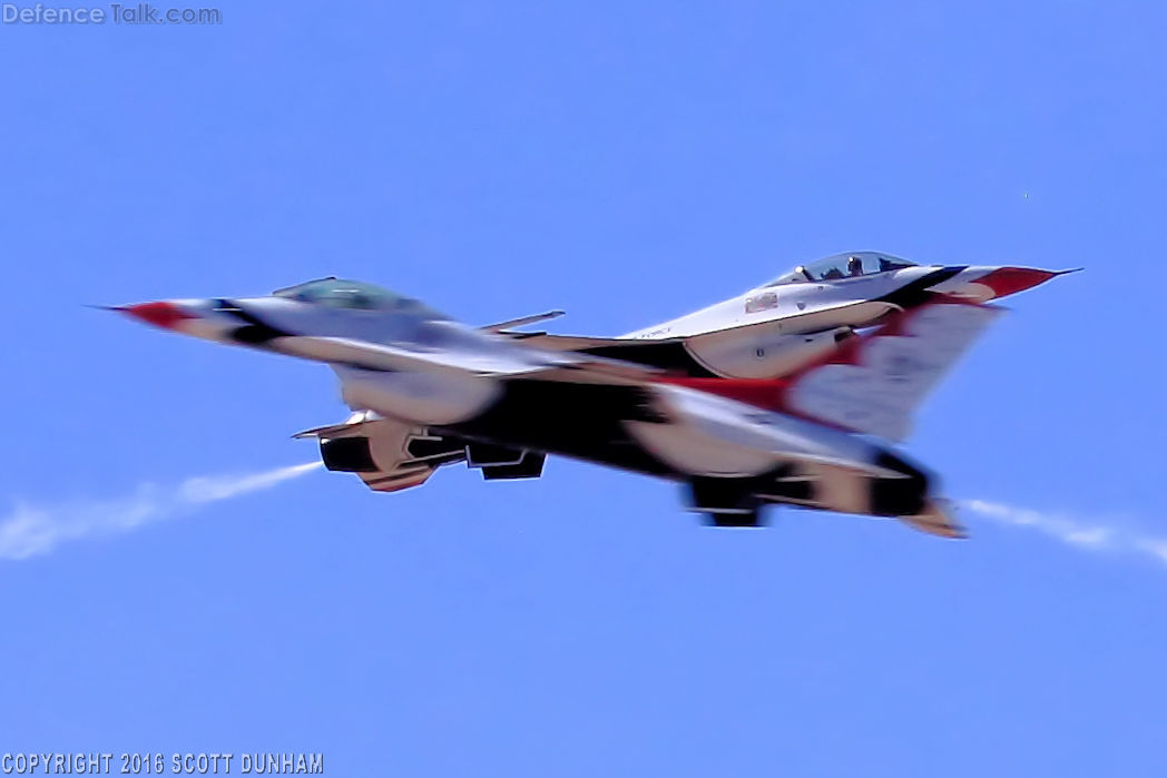 USAF Thunderbirds Flight Demonstration Team F-16 Viper