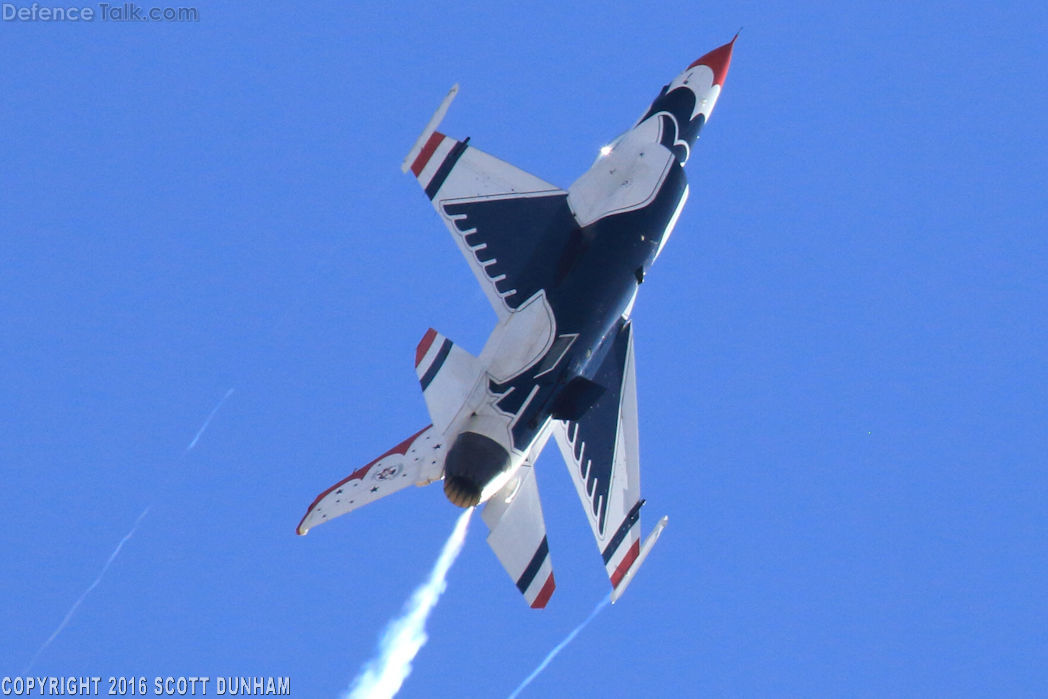 USAF Thunderbirds Flight Demonstration Team F-16 Viper