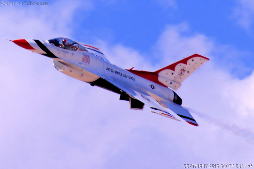 USAF Thunderbirds Flight Demonstration Team F-16 Viper