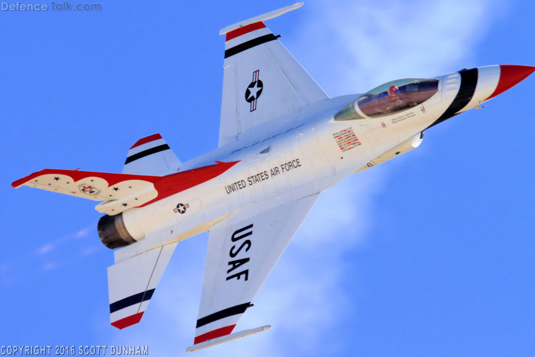 USAF Thunderbirds Flight Demonstration Team F-16 Viper