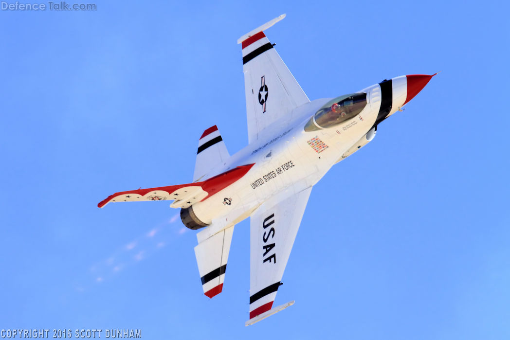 USAF Thunderbirds Flight Demonstration Team F-16 Viper