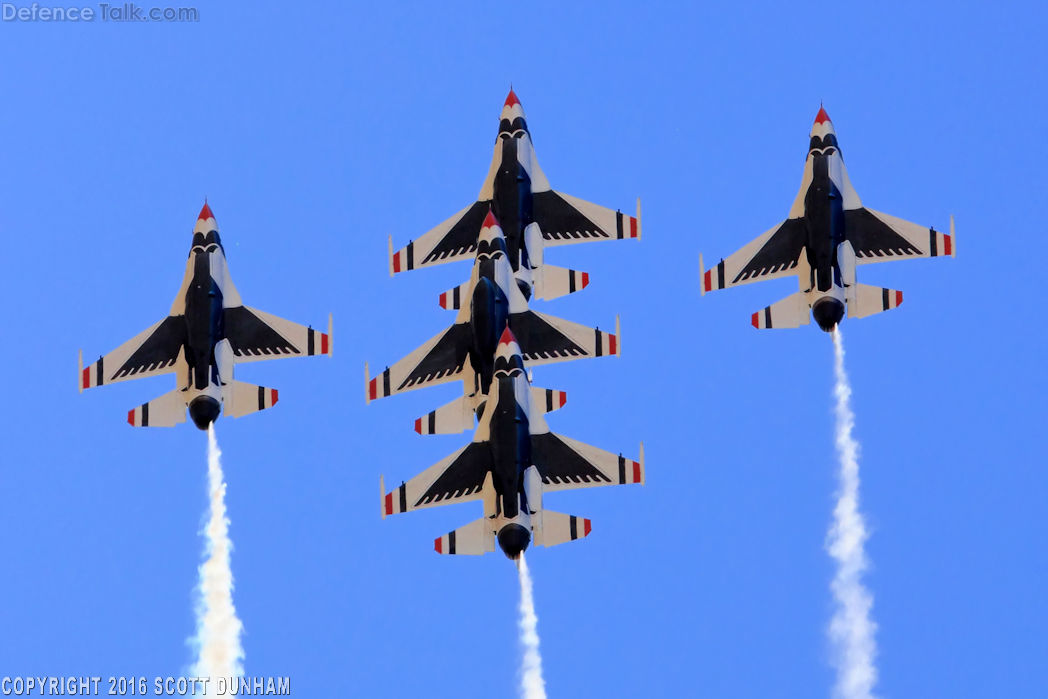 USAF Thunderbirds Flight Demonstration Team F-16 Viper