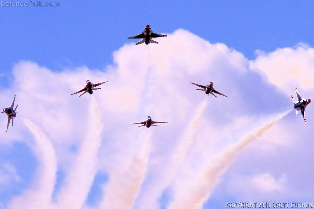 USAF Thunderbirds Flight Demonstration Team F-16 Viper