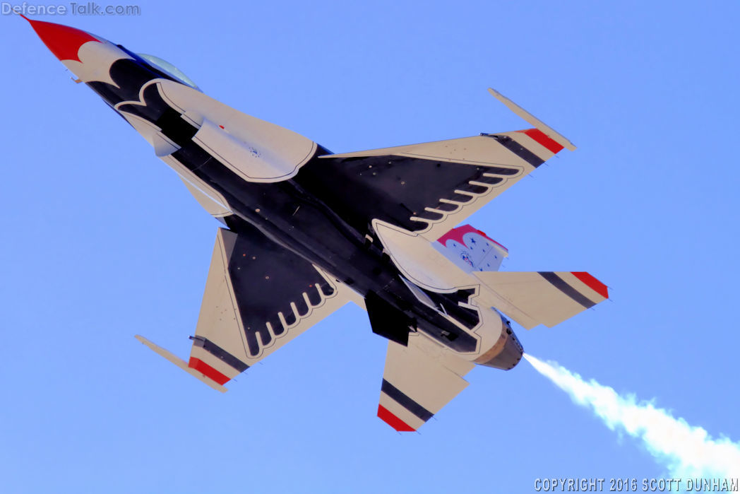 USAF Thunderbirds Flight Demonstration Team F-16 Viper