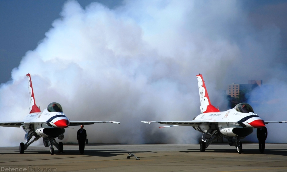 USAF Thunderbirds Flight Demonstration Team