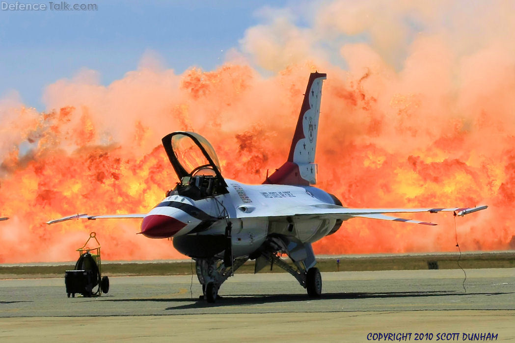 USAF Thunderbirds Flight Demonstration Team