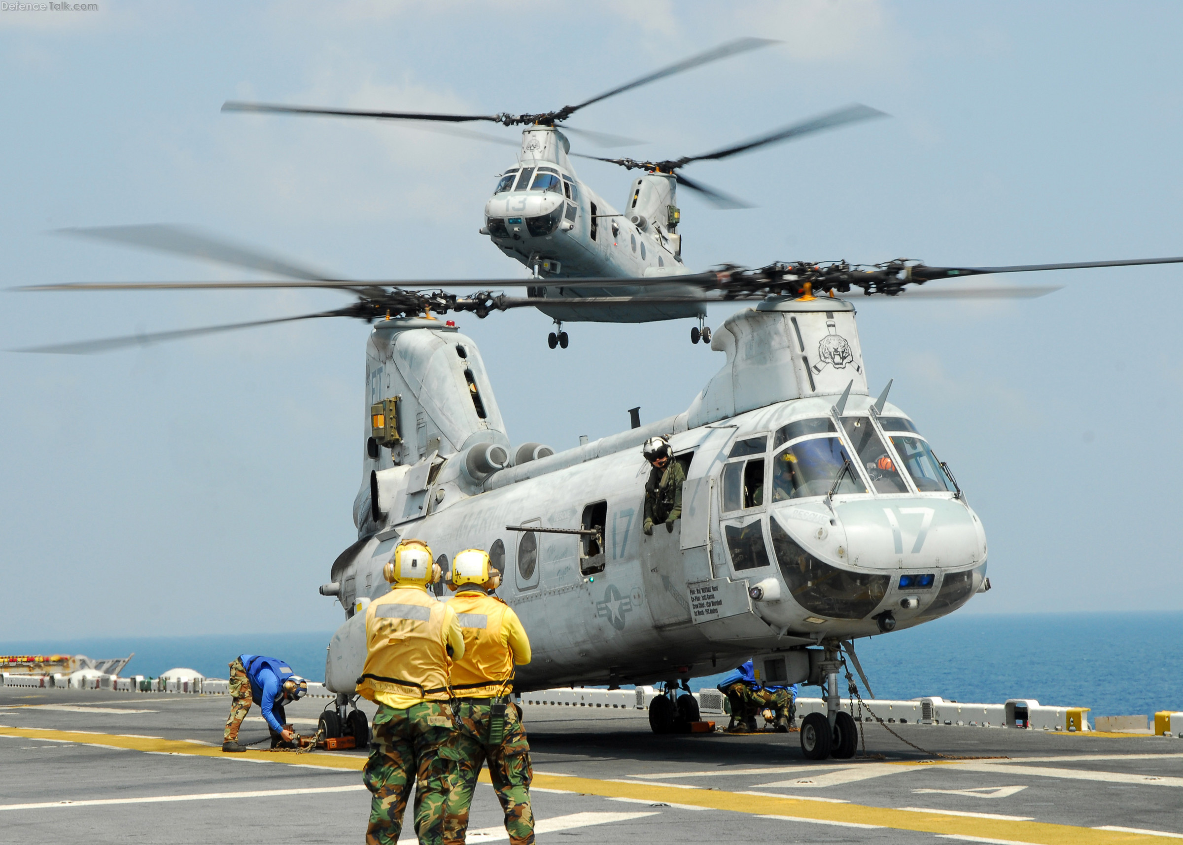 USMC CH-46E Sea Knight helicopters