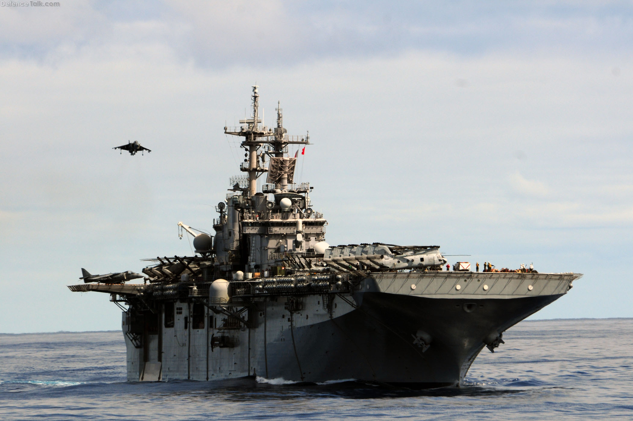 USS Boxer (LHD 4)