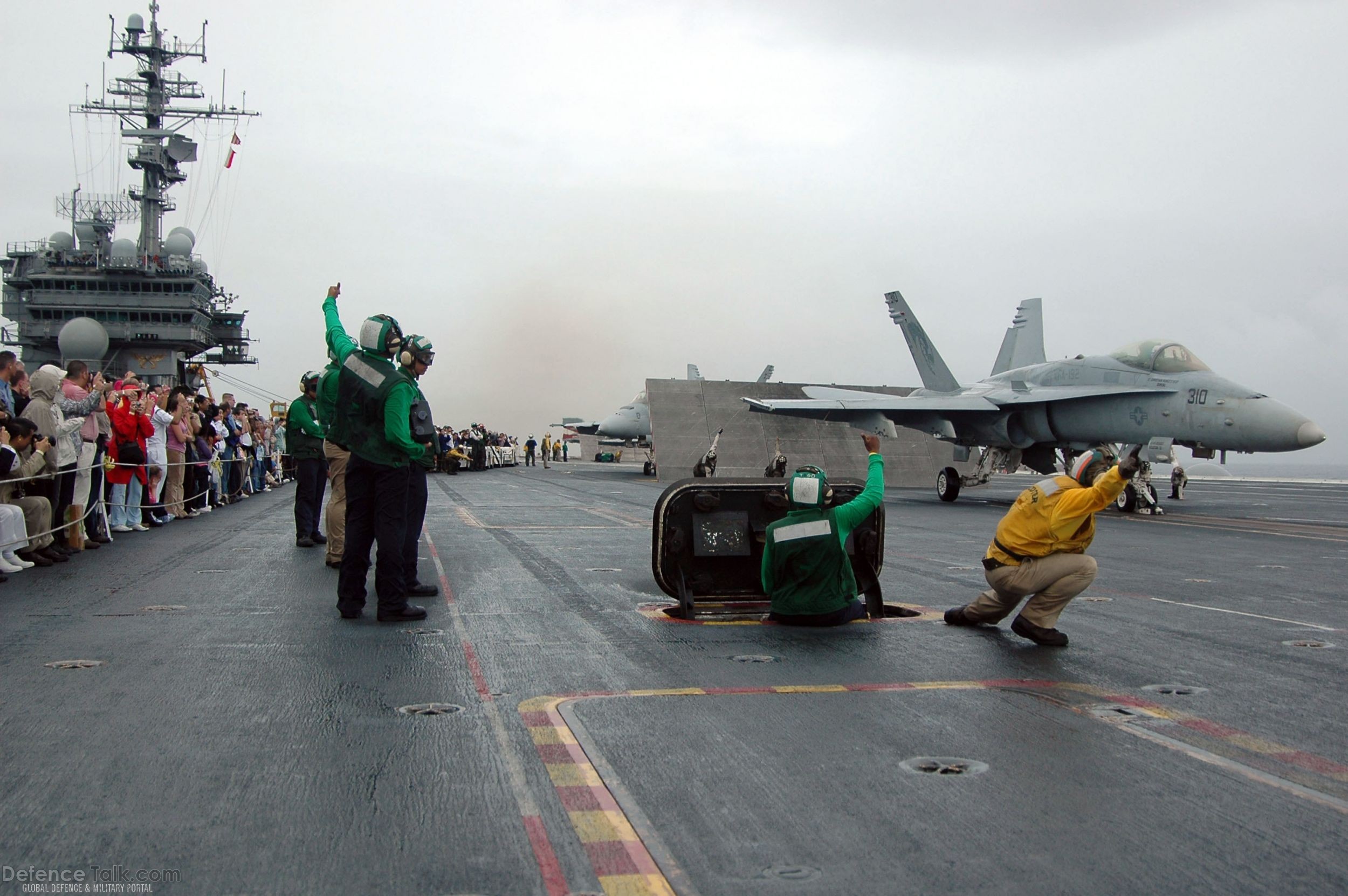 USS Kitty Hawk (CV 63) Aircraft Carrier - US Navy