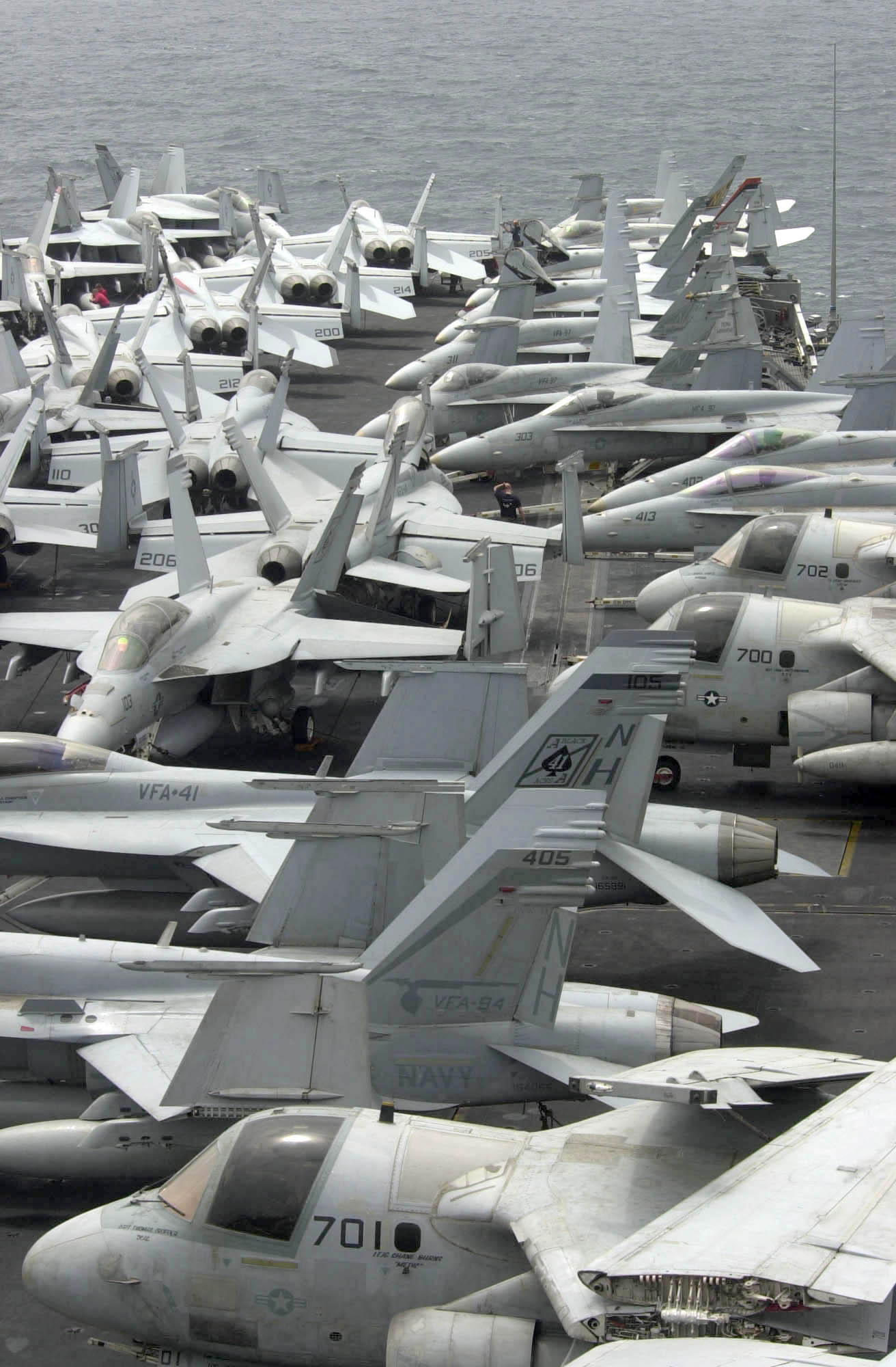 USS Nimitz (CVN 68) flight deck