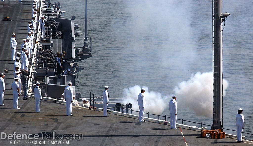 USS Ronald Reagan (CVN 76) - US Navy