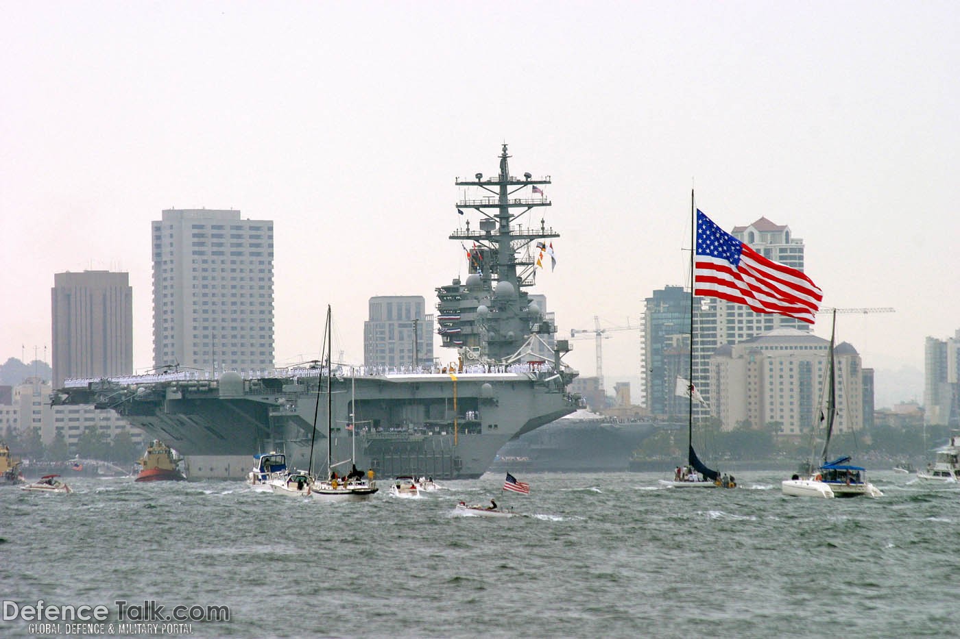 USS Ronald Reagan (CVN 76) - US Navy