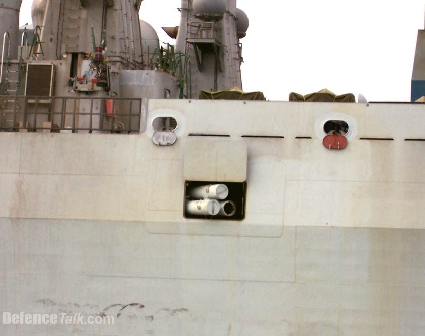 Yu-7(324mm) torpedo's triple launch tubes on 169 DDG