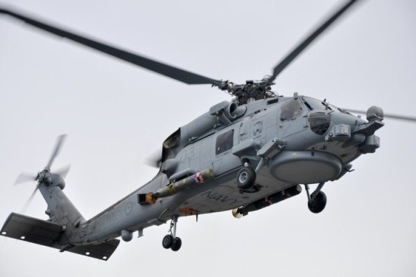 MH-60R-maritime-combat-helicopter-NUSQN.