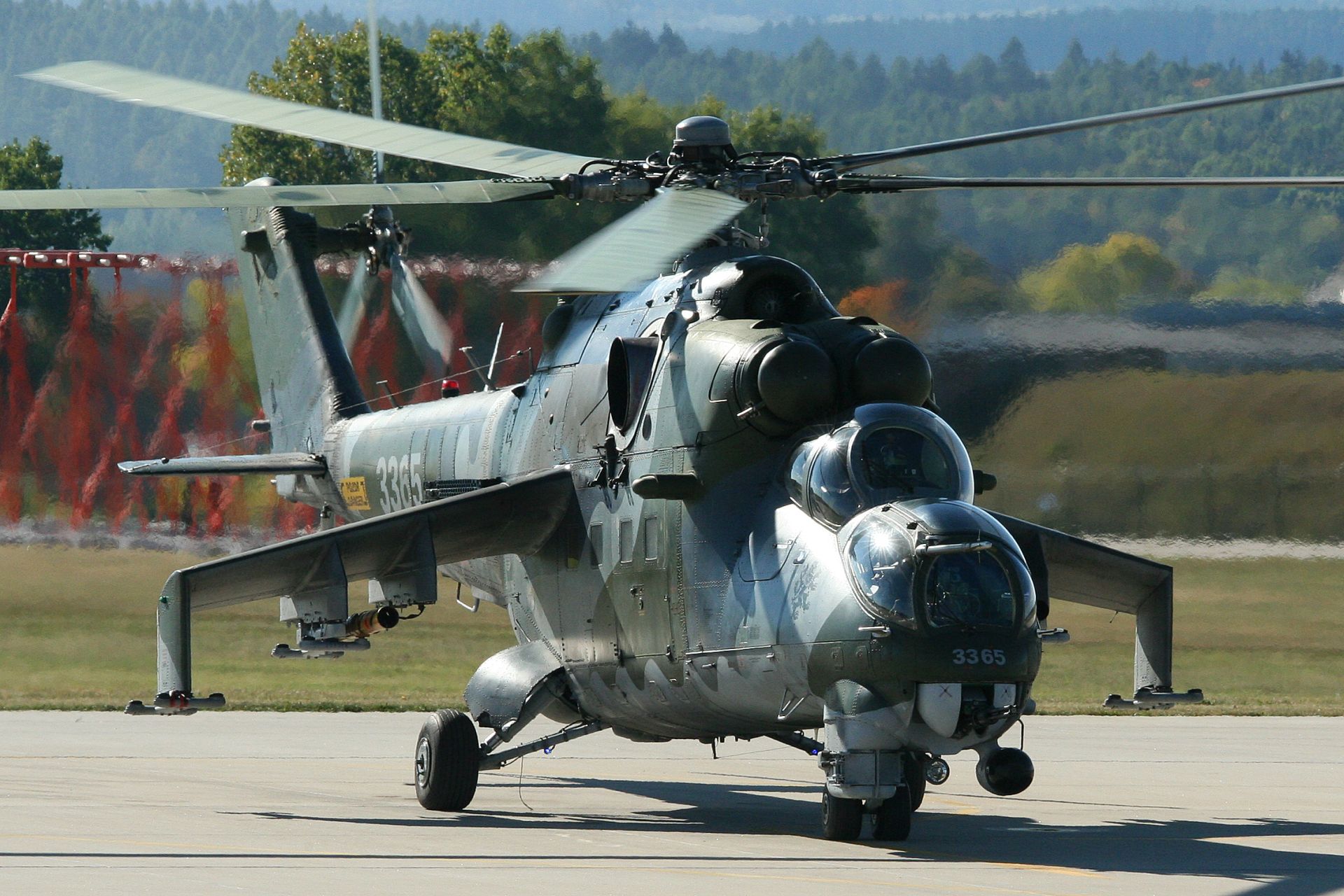 Mil_Mi-35_Hind_helicopter-russia.jpg