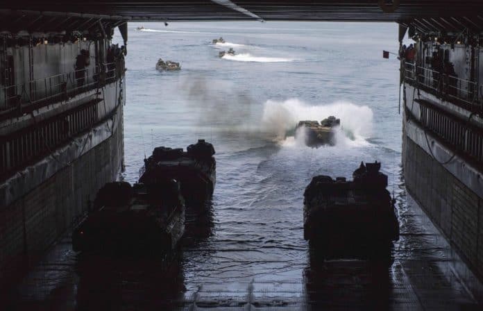 japan-us-navy-amphibious-operations-LSD 48