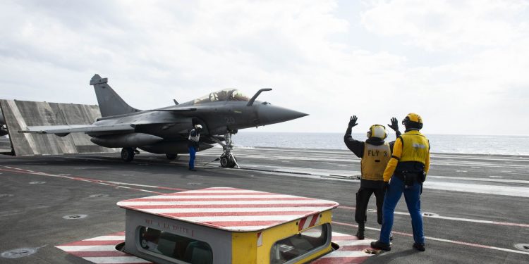 Ike and Charles de Gaulle Participate in Cross-Deck Aircraft Launches and Recoveries