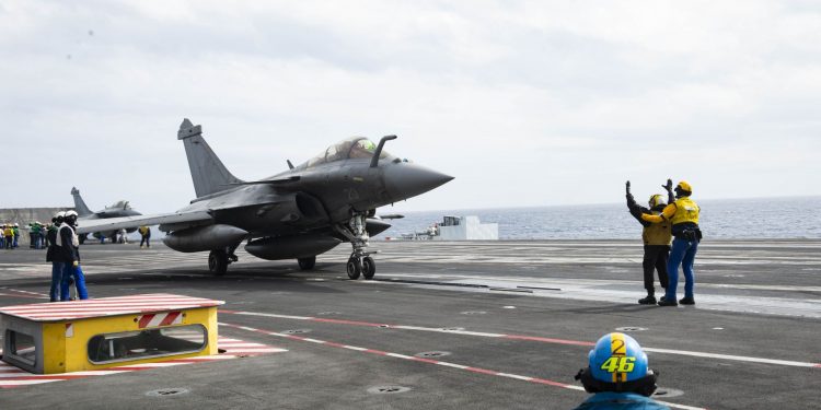 Ike and Charles de Gaulle Participate in Cross-Deck Aircraft Launches and Recoveries
