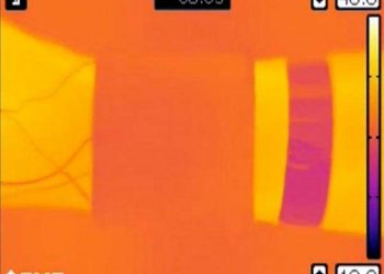 This wearable device camouflages its wearer no matter the weather