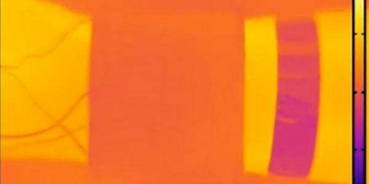 This wearable device camouflages its wearer no matter the weather